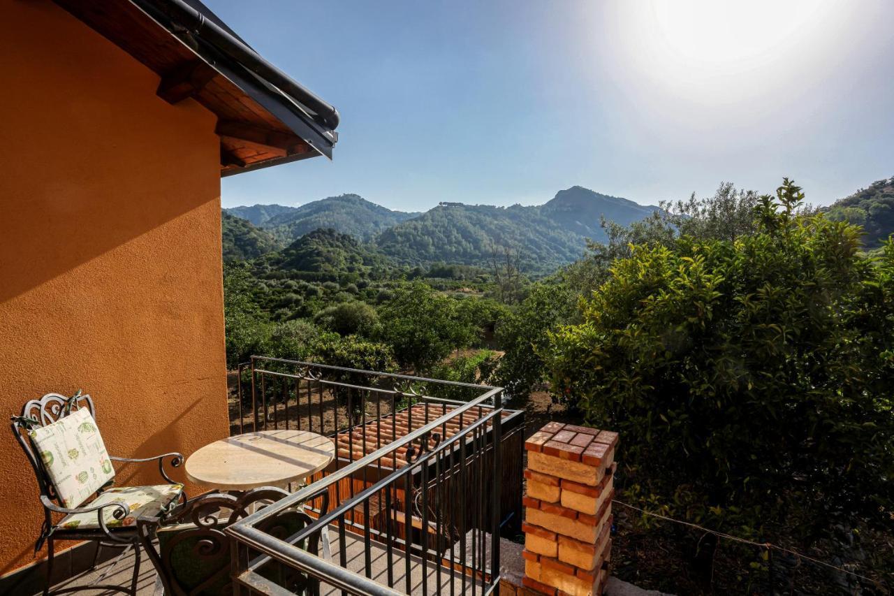 La Porta Delle Gole Hotel Motta Camastra Exterior photo