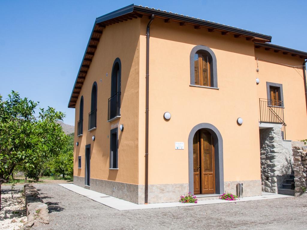 La Porta Delle Gole Hotel Motta Camastra Exterior photo