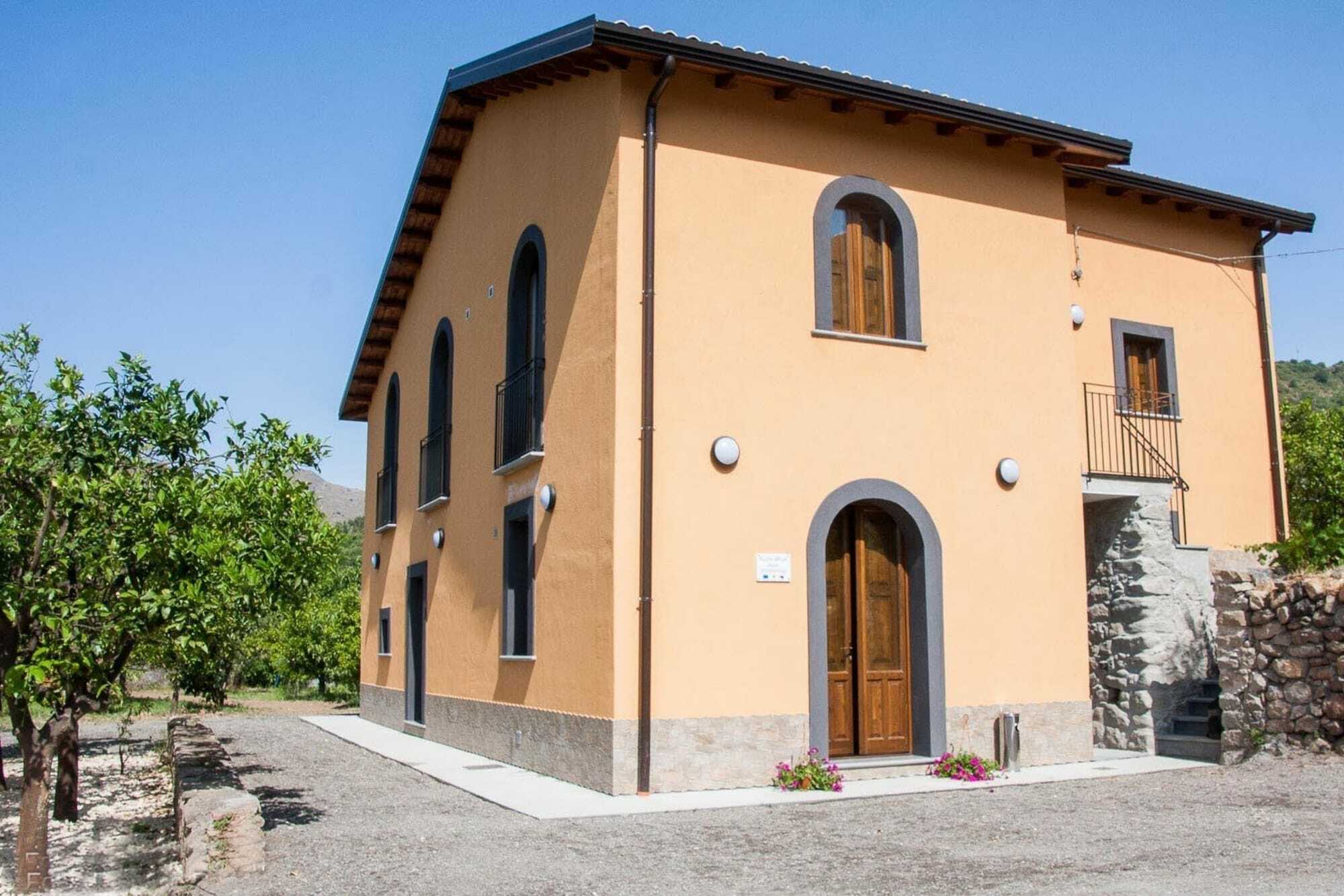 La Porta Delle Gole Hotel Motta Camastra Exterior photo